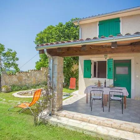 Romy For 2-4 People With Jacuzzi Apartament Motovun