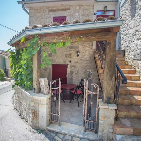 Romy For 2-4 People With Jacuzzi * Motovun